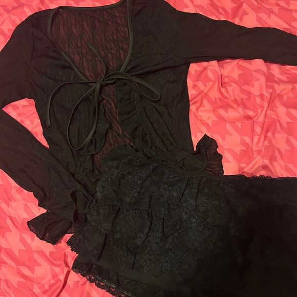 set - Picture 1 of 4